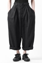 Load image into Gallery viewer, sus-sous cinematic trousers / 1/4 linen seating (BLACK)