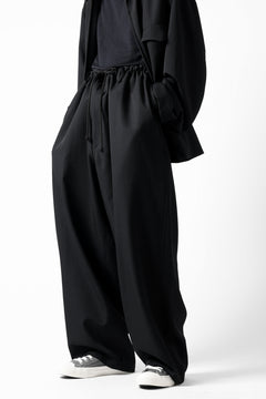画像をギャラリービューアに読み込む, Y's for men CLASSIC STRING PANTS WITH 3-STITCH / WRINKLED GABARDINE (BLACK)
