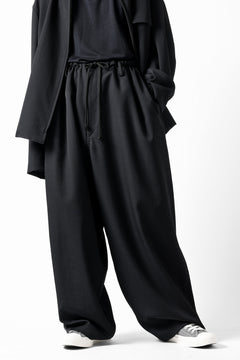画像をギャラリービューアに読み込む, Y's for men CLASSIC STRING PANTS WITH 3-STITCH / WRINKLED GABARDINE (BLACK)