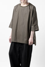 Load image into Gallery viewer, sus-sous atelier T / Lance 80/- cotton typewriter (OLIVE GREEN)