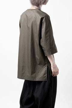 Load image into Gallery viewer, sus-sous atelier T / Lance 80/- cotton typewriter (OLIVE GREEN)