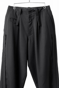 画像をギャラリービューアに読み込む, Y&#39;s for men WITH DECORATIVE CLOTH TAPERED PANTS / WRINKLE WOOL GABARDINE (BLACK)