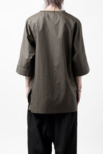 Load image into Gallery viewer, sus-sous atelier T / Lance 80/- cotton typewriter (OLIVE GREEN)