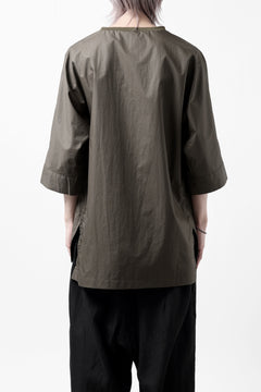 Load image into Gallery viewer, sus-sous atelier T / Lance 80/- cotton typewriter (OLIVE GREEN)