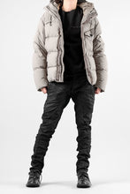 画像をギャラリービューアに読み込む, masnada BAGGY SCARRED STRETCH JEANS (SMEARED BLACK)