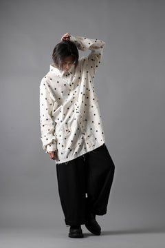 画像をギャラリービューアに読み込む, Aleksandr Manamis Mended Shirt / Tea Stain Dyed Cotton Gauze (QUATRE)