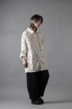 画像をギャラリービューアに読み込む, Aleksandr Manamis Mended Shirt / Tea Stain Dyed Cotton Gauze (QUATRE)