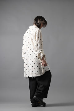 画像をギャラリービューアに読み込む, Aleksandr Manamis Mended Shirt / Tea Stain Dyed Cotton Gauze (QUATRE)