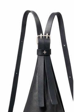 Load image into Gallery viewer, m.a+ medium pyramid back pack / BL42/SY1.0 (BLACK)