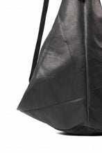 Load image into Gallery viewer, m.a+ medium pyramid back pack / BL42/SY1.0 (BLACK)