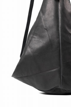 Load image into Gallery viewer, m.a+ medium pyramid back pack / BL42/SY1.0 (BLACK)