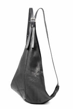 Load image into Gallery viewer, m.a+ medium pyramid back pack / BL42/SY1.0 (BLACK)