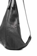 Load image into Gallery viewer, m.a+ medium pyramid back pack / BL42/SY1.0 (BLACK)