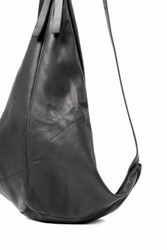 Load image into Gallery viewer, m.a+ medium pyramid back pack / BL42/SY1.0 (BLACK)