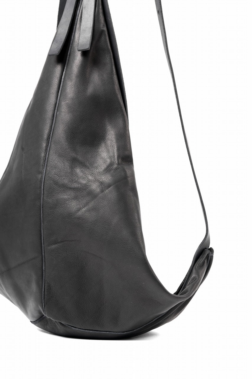 Load image into Gallery viewer, m.a+ medium pyramid back pack / BL42/SY1.0 (BLACK)