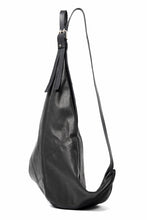 Load image into Gallery viewer, m.a+ medium pyramid back pack / BL42/SY1.0 (BLACK)