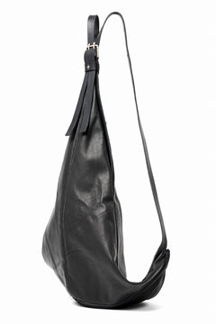 Load image into Gallery viewer, m.a+ medium pyramid back pack / BL42/SY1.0 (BLACK)