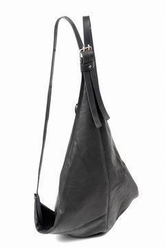 Load image into Gallery viewer, m.a+ medium pyramid back pack / BL42/SY1.0 (BLACK)