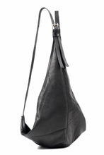 Load image into Gallery viewer, m.a+ medium pyramid back pack / BL42/SY1.0 (BLACK)