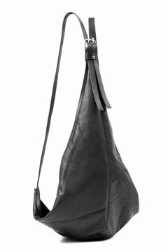 Load image into Gallery viewer, m.a+ medium pyramid back pack / BL42/SY1.0 (BLACK)