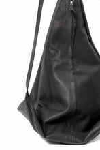 Load image into Gallery viewer, m.a+ medium pyramid back pack / BL42/SY1.0 (BLACK)