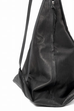 Load image into Gallery viewer, m.a+ medium pyramid back pack / BL42/SY1.0 (BLACK)