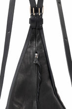 Load image into Gallery viewer, m.a+ medium pyramid back pack / BL42/SY1.0 (BLACK)