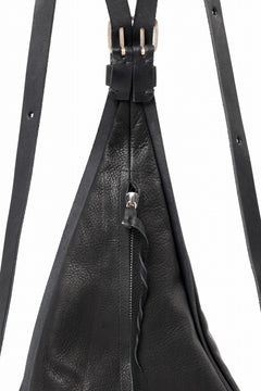 Load image into Gallery viewer, m.a+ medium pyramid back pack / BL42/SY1.0 (BLACK)