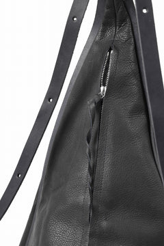 Load image into Gallery viewer, m.a+ medium pyramid back pack / BL42/SY1.0 (BLACK)