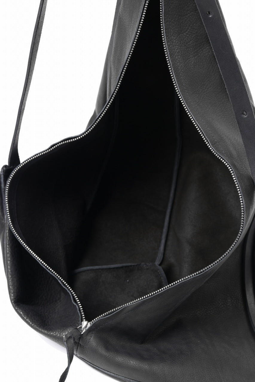 Load image into Gallery viewer, m.a+ medium pyramid back pack / BL42/SY1.0 (BLACK)