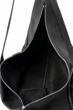 Load image into Gallery viewer, m.a+ medium pyramid back pack / BL42/SY1.0 (BLACK)
