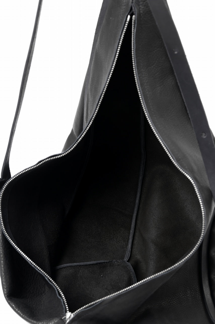 Load image into Gallery viewer, m.a+ medium pyramid back pack / BL42/SY1.0 (BLACK)