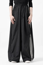 画像をギャラリービューアに読み込む, Y-3 Yohji Yamamoto THREE STRIPES SUPER WIDE PANTS / SILKY NYLON (BLACK)