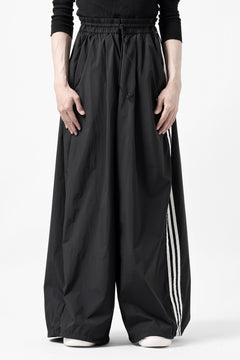 画像をギャラリービューアに読み込む, Y-3 Yohji Yamamoto THREE STRIPES SUPER WIDE PANTS / SILKY NYLON (BLACK)