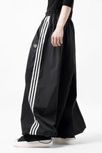 画像をギャラリービューアに読み込む, Y-3 Yohji Yamamoto THREE STRIPES SUPER WIDE PANTS / SILKY NYLON (BLACK)