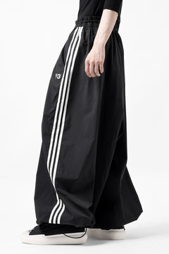 画像をギャラリービューアに読み込む, Y-3 Yohji Yamamoto THREE STRIPES SUPER WIDE PANTS / SILKY NYLON (BLACK)