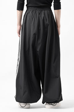 画像をギャラリービューアに読み込む, Y-3 Yohji Yamamoto THREE STRIPES SUPER WIDE PANTS / SILKY NYLON (BLACK)