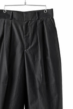 画像をギャラリービューアに読み込む, atelier AMBER COTTON SATIN TAPERED WIDE PANTS (black)
