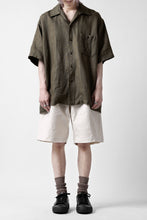 Load image into Gallery viewer, CAPERTICA 2-TUCK WIDE SHORTS / ARMY CANVAS (KINARI)