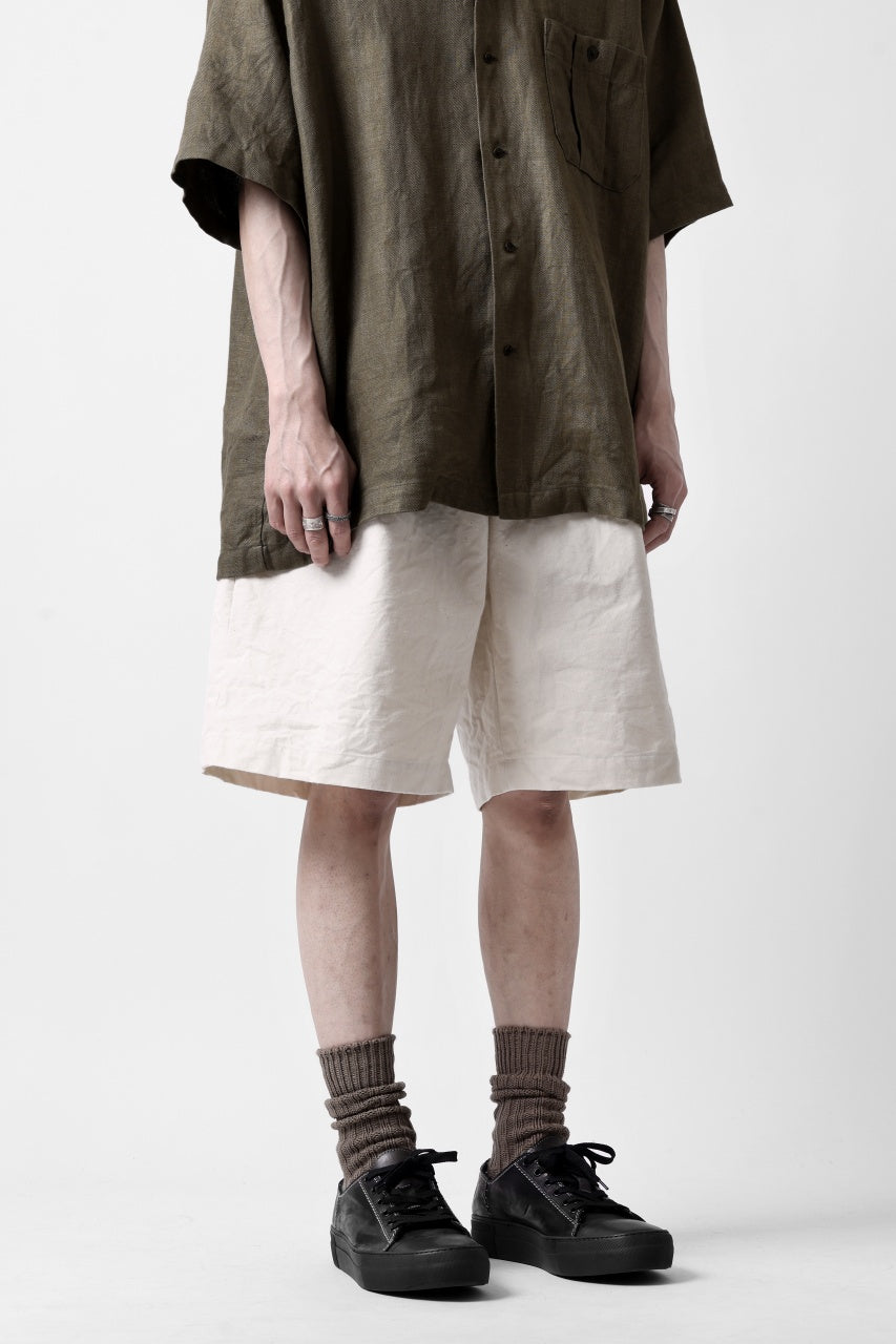 Load image into Gallery viewer, CAPERTICA 2-TUCK WIDE SHORTS / ARMY CANVAS (KINARI)