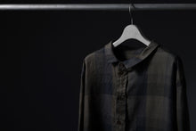 画像をギャラリービューアに読み込む, Aleksandr Manamis Asymmetry Shirt / Organic Linen (CHECKED)