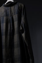 画像をギャラリービューアに読み込む, Aleksandr Manamis Asymmetry Shirt / Organic Linen (CHECKED)