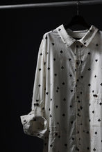画像をギャラリービューアに読み込む, Aleksandr Manamis Mended Shirt / Tea Stain Dyed Cotton Gauze (QUATRE)