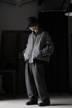 画像をギャラリービューアに読み込む, th products KAPOOR / Wide Tapered Pants / travel wool premiere (gray)