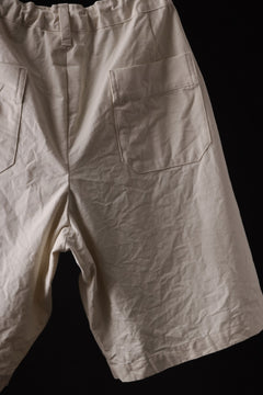Load image into Gallery viewer, CAPERTICA 2-TUCK WIDE SHORTS / ARMY CANVAS (KINARI)