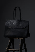 Load image into Gallery viewer, ierib exclusive Bark Bag Prot 40 / Wild Boar + Waxed Horse Butt Leather (BLACK)