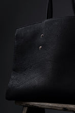 Load image into Gallery viewer, ierib exclusive Bark Bag Prot 40 / Wild Boar + Waxed Horse Butt Leather (BLACK)