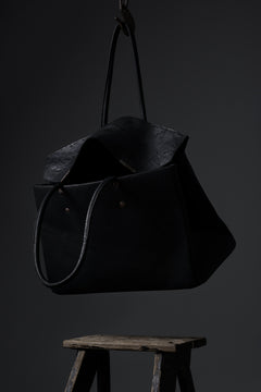 Load image into Gallery viewer, ierib exclusive Bark Bag Prot 40 / Wild Boar + Waxed Horse Butt Leather (BLACK)