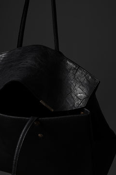 Load image into Gallery viewer, ierib exclusive Bark Bag Prot 40 / Wild Boar + Waxed Horse Butt Leather (BLACK)