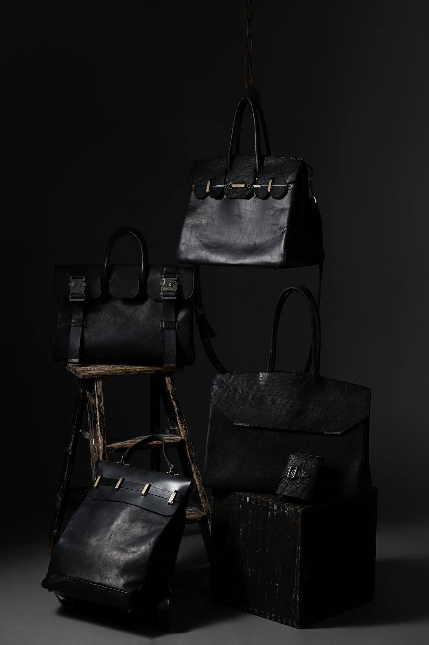 Load image into Gallery viewer, ierib exclusive Bark Bag Prot 40 / Wild Boar + Waxed Horse Butt Leather (BLACK)